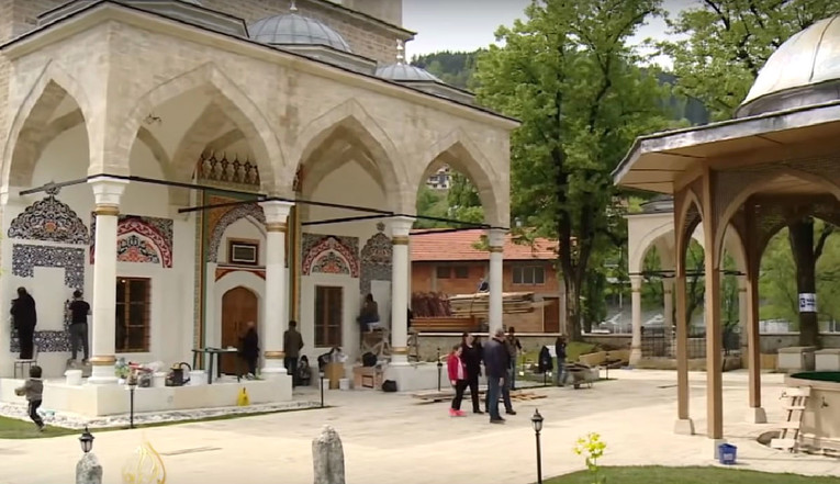 U BiH otvorena obnovljena džamija uništena prije 27 godina