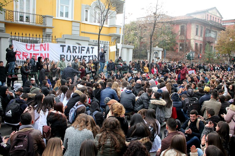 Najveći prosvjed albanskih studenata dosad, i dalje traže manje školarine