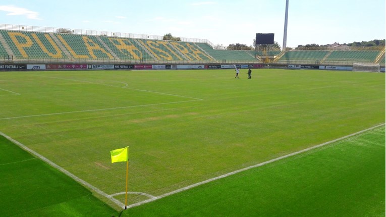 Stadion u Puli dobio hibridni travnjak