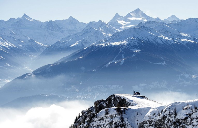 Nesreća u švicarskim Alpama, ozlijeđeno nekoliko ljudi