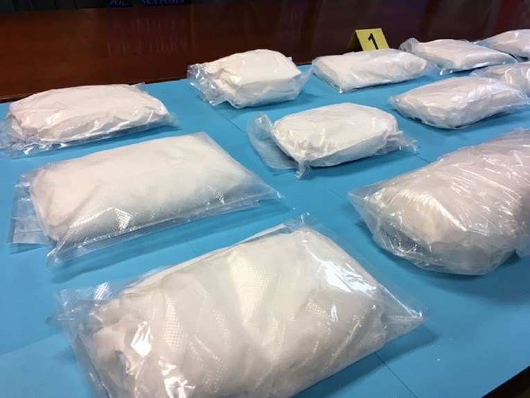 Trogirska policija kod 24-godišnjaka pronašla skoro kilogram amfetamina