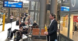Fotografija govori sve: Njemački ministar strpljivo čeka vlak