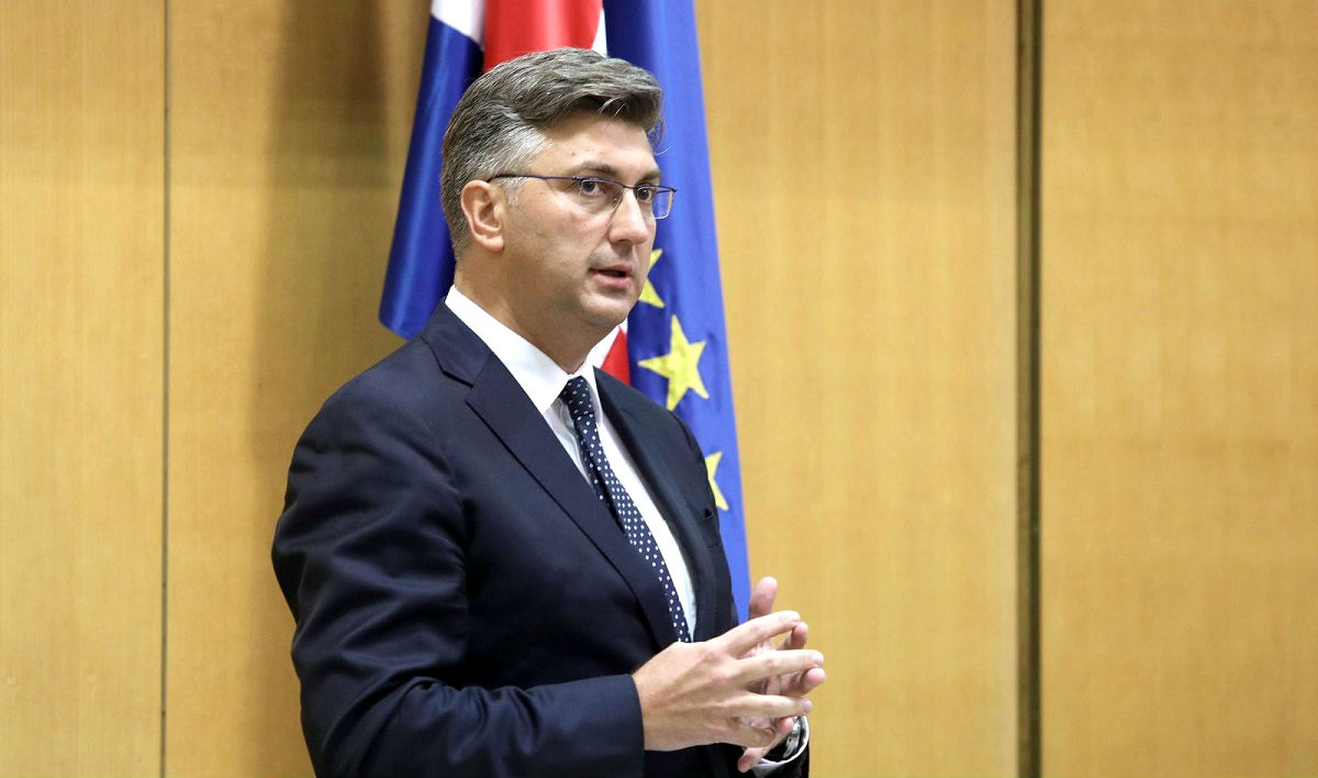 VIDEO Pogledajte kako je Plenković ismijao Bernardića u saboru