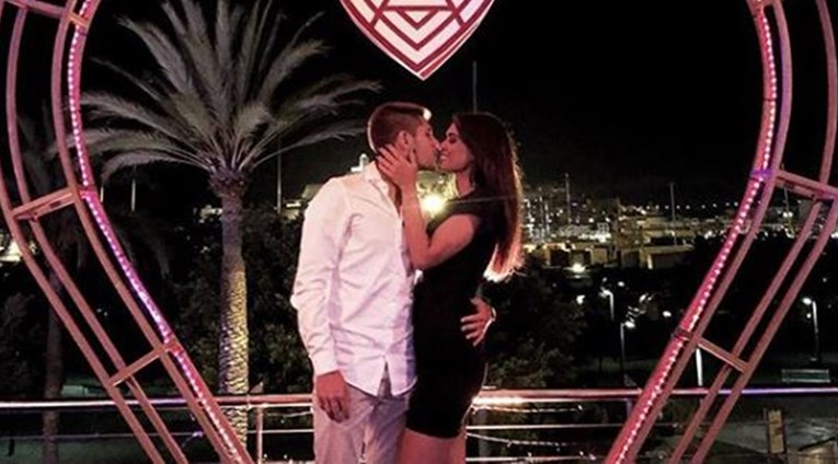 Kramarić strastveno poljubio curu za Valentinovo, obožavateljice razočarane