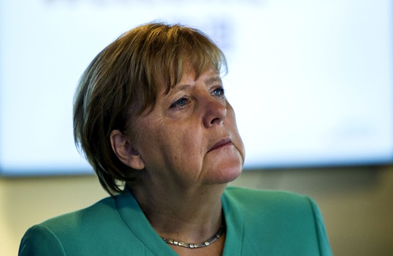 Merkel kaže da je izjava šefa krajnje desnice o Hitleru "sramotna"