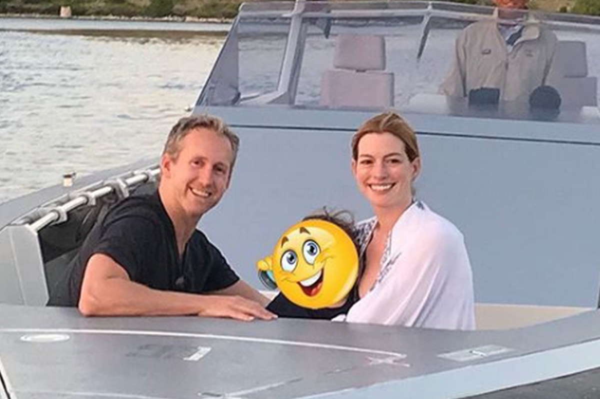 Anne Hathaway u elitnom društvu jahtom obilazi hrvatske otoke