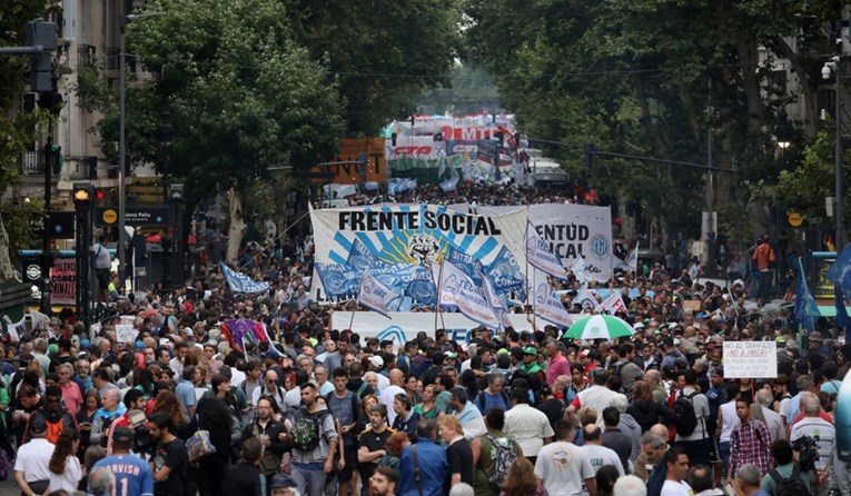 Deseci tisuća prosvjednika u Argentini protiv mjera štednje