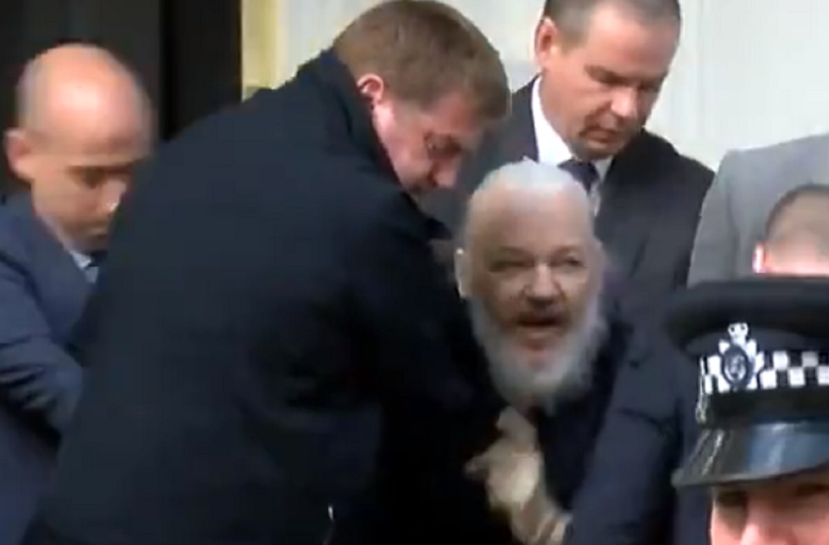 Ekvadorske vlasti: Assange je stavljao izmet po zidovima ambasade