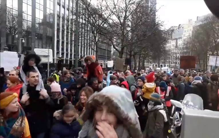 Pobuni se za klimu: U Bruxellesu 70.000 ljudi u Hodu za klimu
