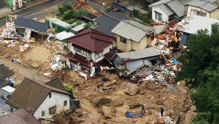 Nakon katastrofalnih poplava, Japancima prijete vrućine i toplinski udari