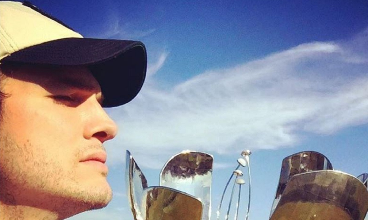 Ashton Kutcher priznao zašto ne skida šiltericu s glave