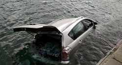Auto završio u moru na otoku Rabu, pogledajte fotografije