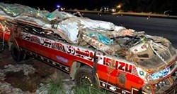 U frontalnom sudaru dvaju autobusa u Pakistanu poginulo 19 ljudi