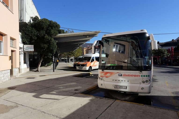 Crikvenica uvodi plaćanje za autobuse s jednodnevnim kupačima, cijena 40.000 kuna