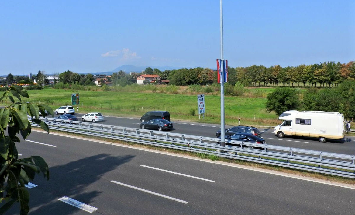 HAK upozorava: Srna na autocesti A4