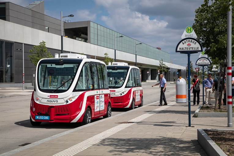 Beč uveo električne autobuse bez vozača, prijevoz za putnike besplatan