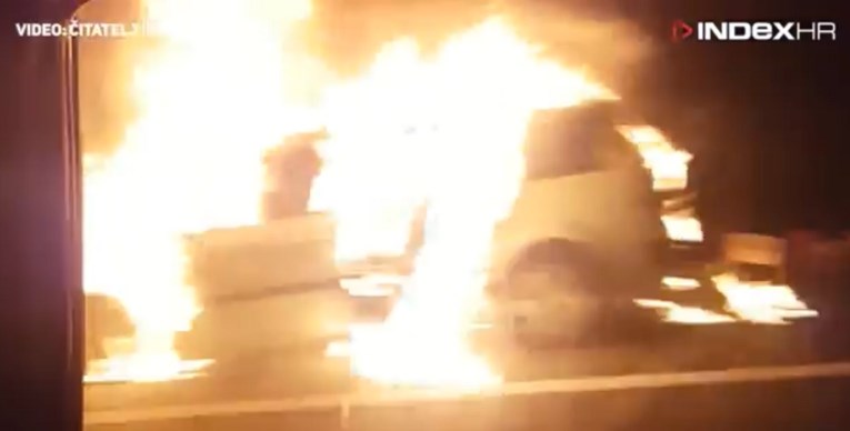 Zapalio se auto na autocesti A3, pogledajte snimku