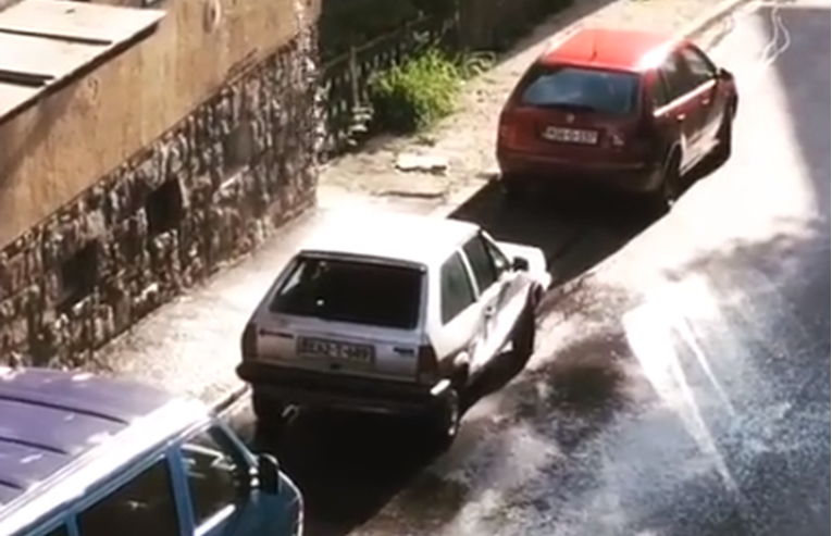 Kad vidite kako ovaj Bosanac pere auto bit će vam krivo što se sami niste toga sjetili