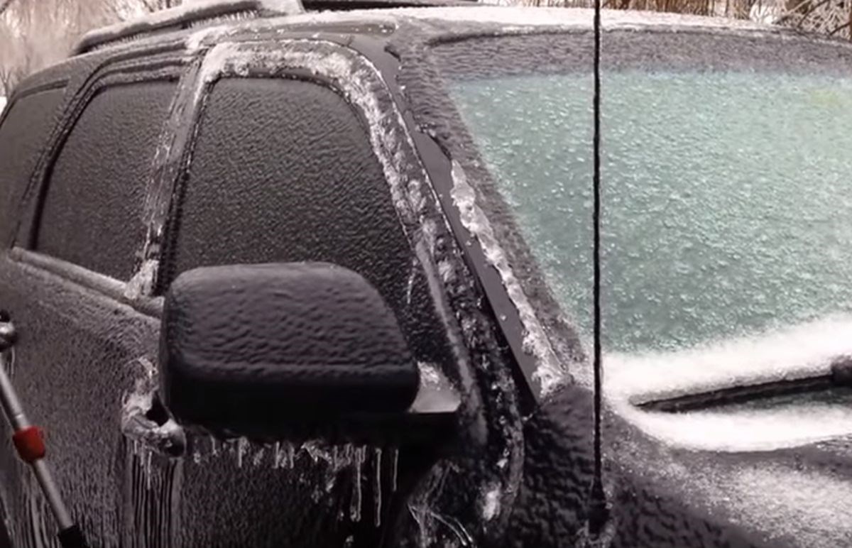 Spriječite zamrzavanje stakla na autu pomoću jednostavnih trikova