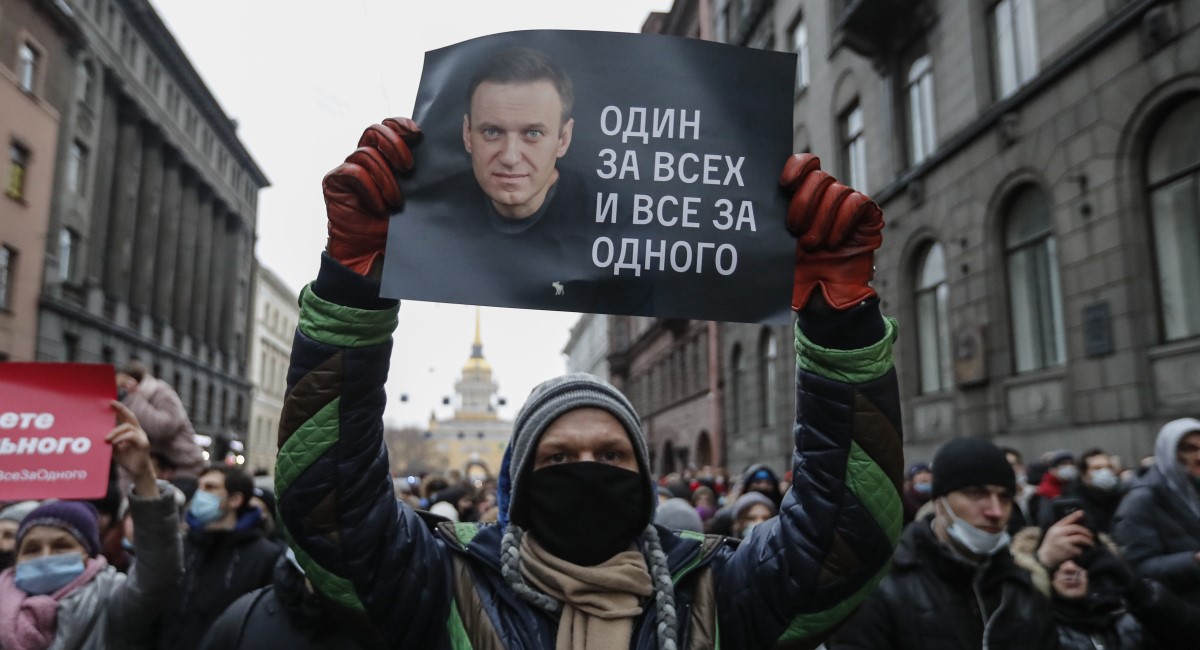 Rusi masovno gledaju Navalnijev film, ali velik dio njih ne izlazi na ulice. Zašto?