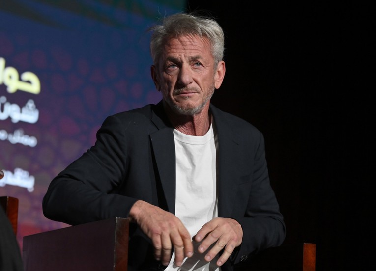 Sean Penn nikad ni s kim ne želi slikati selfie, objasnio zašto (nema veze sa slavom)