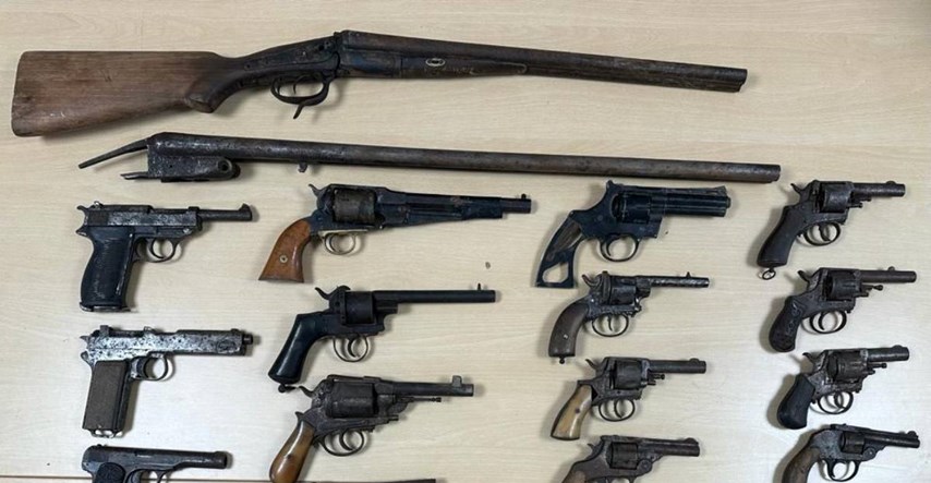 Policija objavila fotografiju oružja koje su pronašli kod čovjeka (69) u Sinju