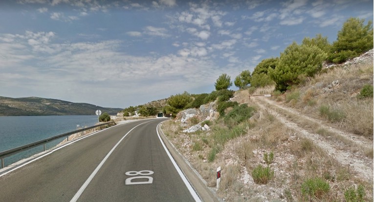 Teška prometna nesreća kod Trogira, poginuo motociklist
