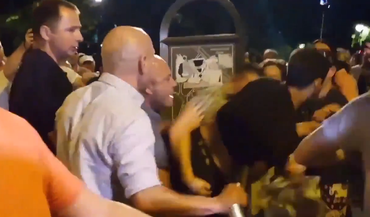 VIDEO Incident u Beogradu, sukobili se prosvjednici i Vučićevo osiguranje