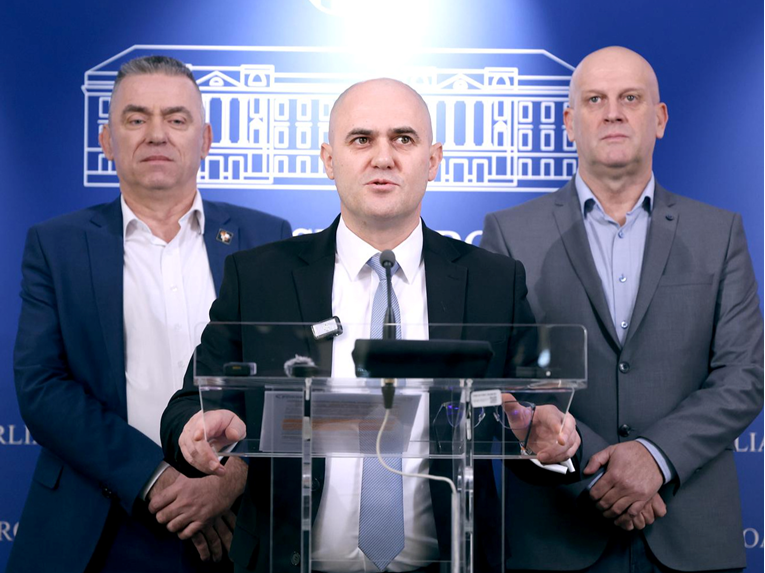 Dabro: Odlazim iz sabora pod uvjetom da se zabrani "smrt fašizmu" 