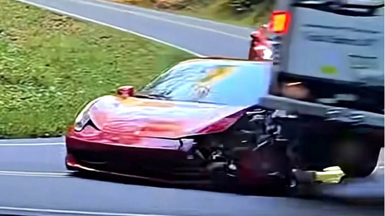VIDEO Ovo boli: Pogledajte kako je Ferrarijem pomeo kamion