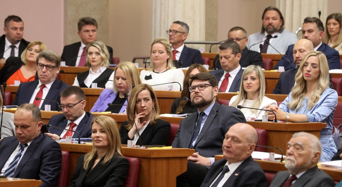 Dobivamo dva nova ministarstva. Oporba: To je čista podjela plijena