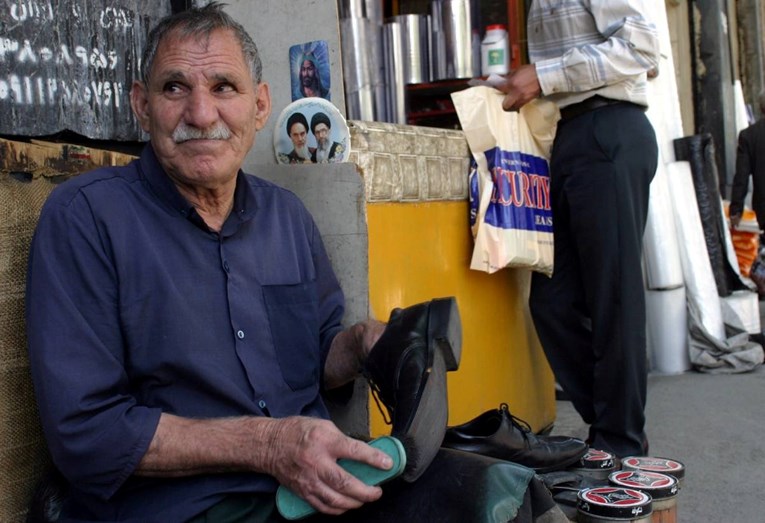Iranci ne plaču za generalima: "Nisu nas zaštitili, a kažnjavaju žene bez hidžaba"