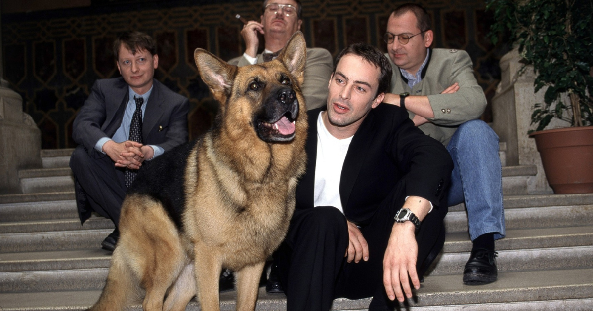 Zvijezda serije Inspektor Rex puni 55 godina, u sretnoj je vezi s dvije žene