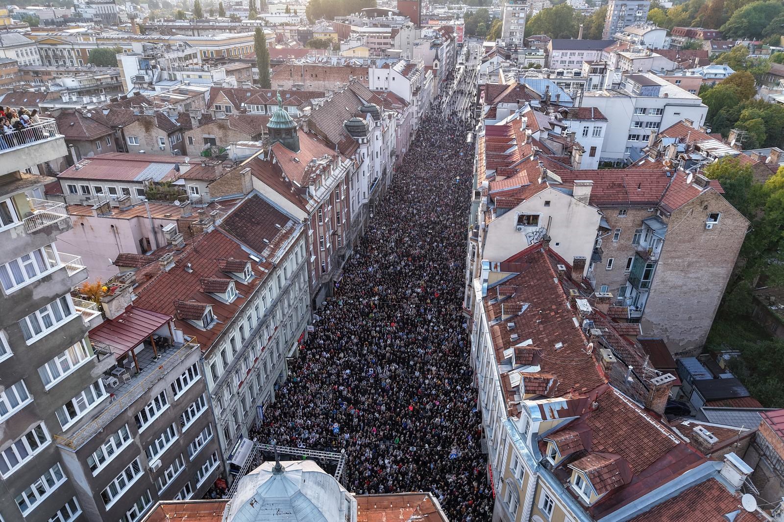 Dan žalosti povodom smrti Halida Bešlića samo u FBiH i Brčkom, blokiran na državnoj razini