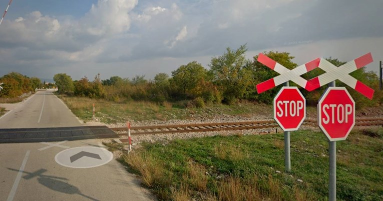 Muškarac u Unešiću poginuo u naletu vlaka