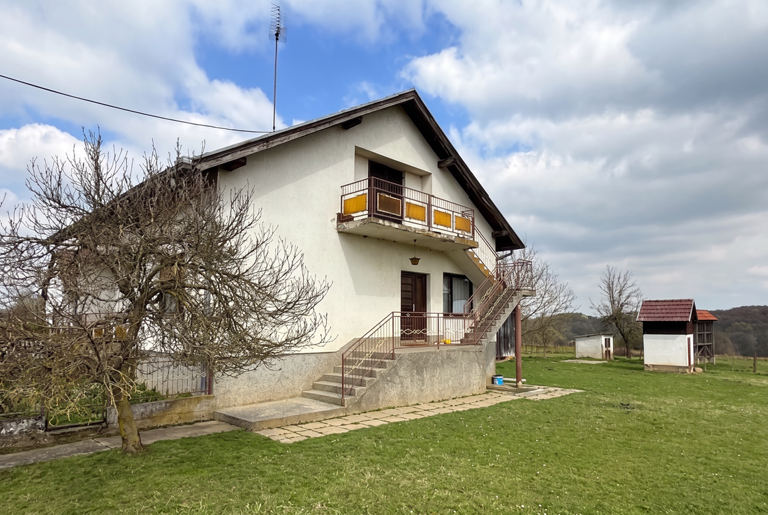 Imanje s kućom, gospodarskim objektima i gotovo 30.000 m² prodaje se za 72.000 €