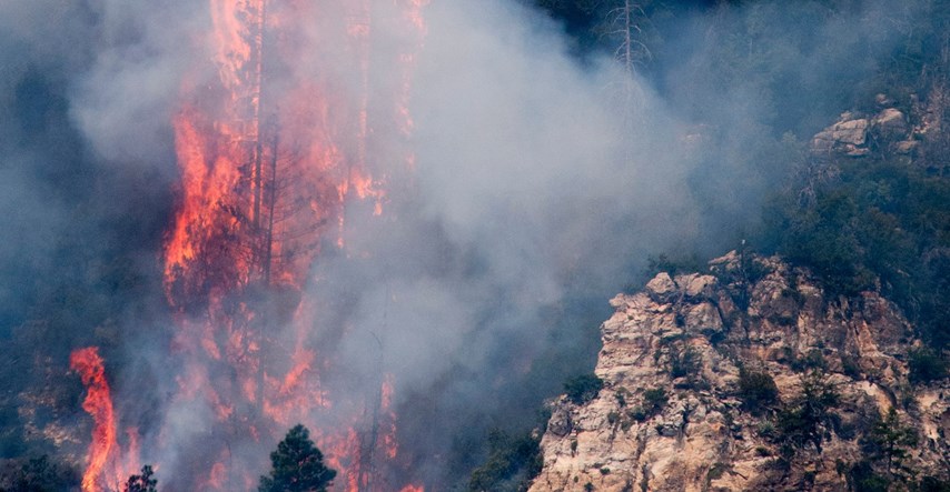 Veliki požar u Arizoni vjerojatno izazvao kampist bacajući zapaljene role papira