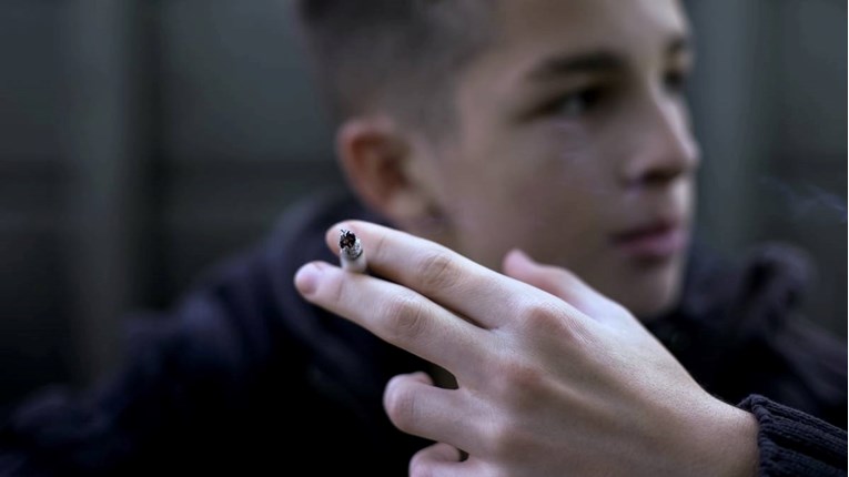 Studija: Oni koji počnu pušiti kao tinejdžeri imaju manje sive tvari u dijelu mozga