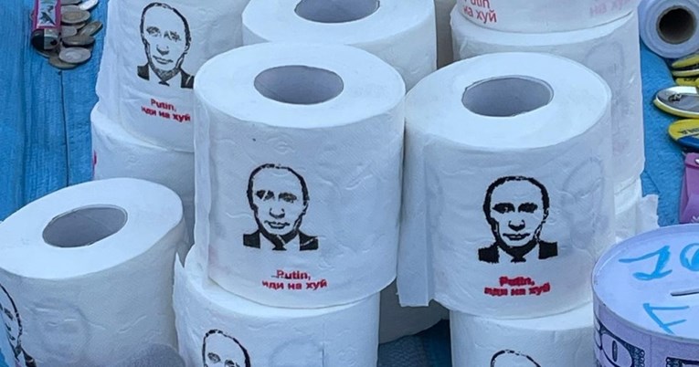 Ovo je jedan od najpopularnijih suvenira koji se prodaju u Varšavi: "Putine, jebi se"