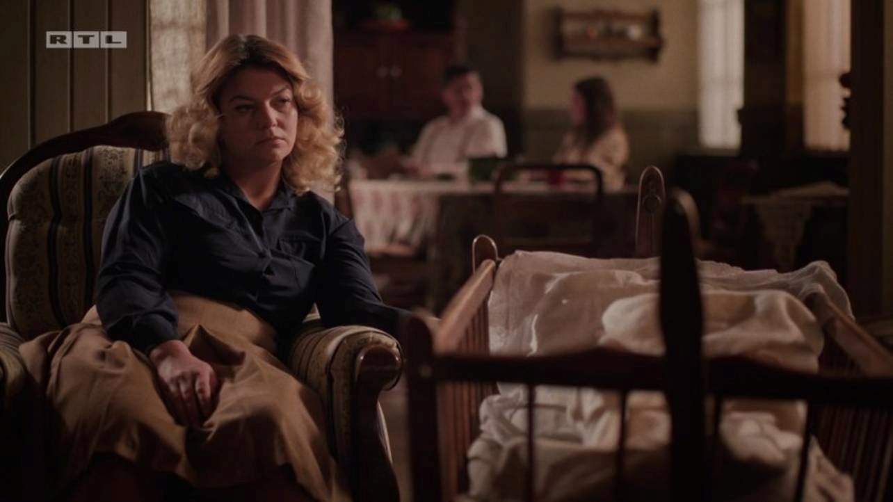 "Divlje pčele" pokrenule važnu temu: Kako prepoznati postporođajnu depresiju?