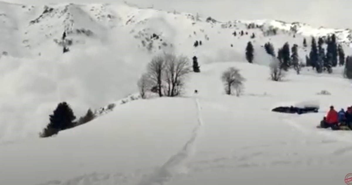 VIDEO Lavina pogodila skijalište na Himalaji, poginula dva turista iz Poljske