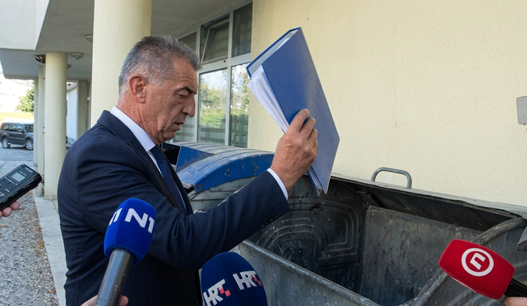 Milinović rezultate vještačenja o smeću u Gospiću bacio u kontejner