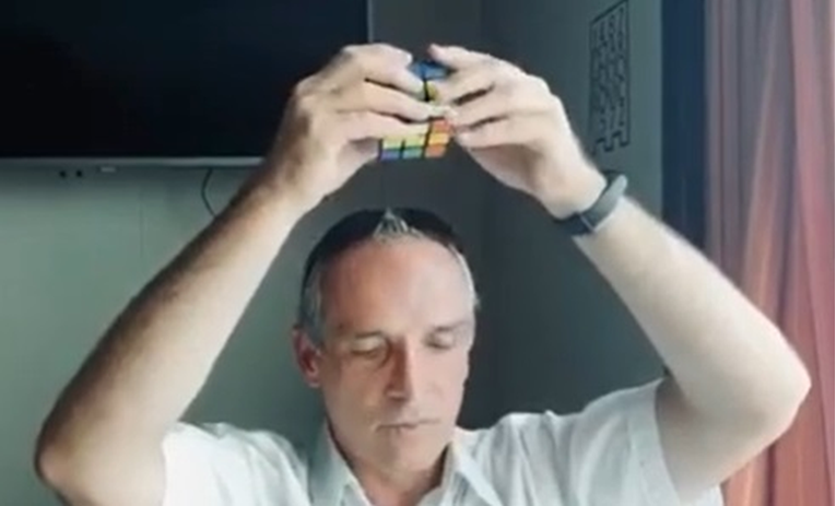 Nevjerojatna memorija: Ovako jedan od najobrazovanijih Hrvata slaže Rubikovu kocku