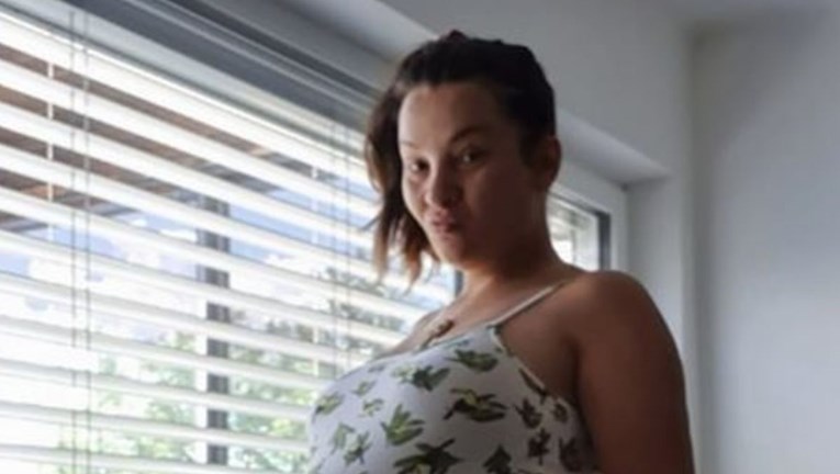 BB Mirjana objavila da je trudna i pokazala povelik trudnički trbuščić