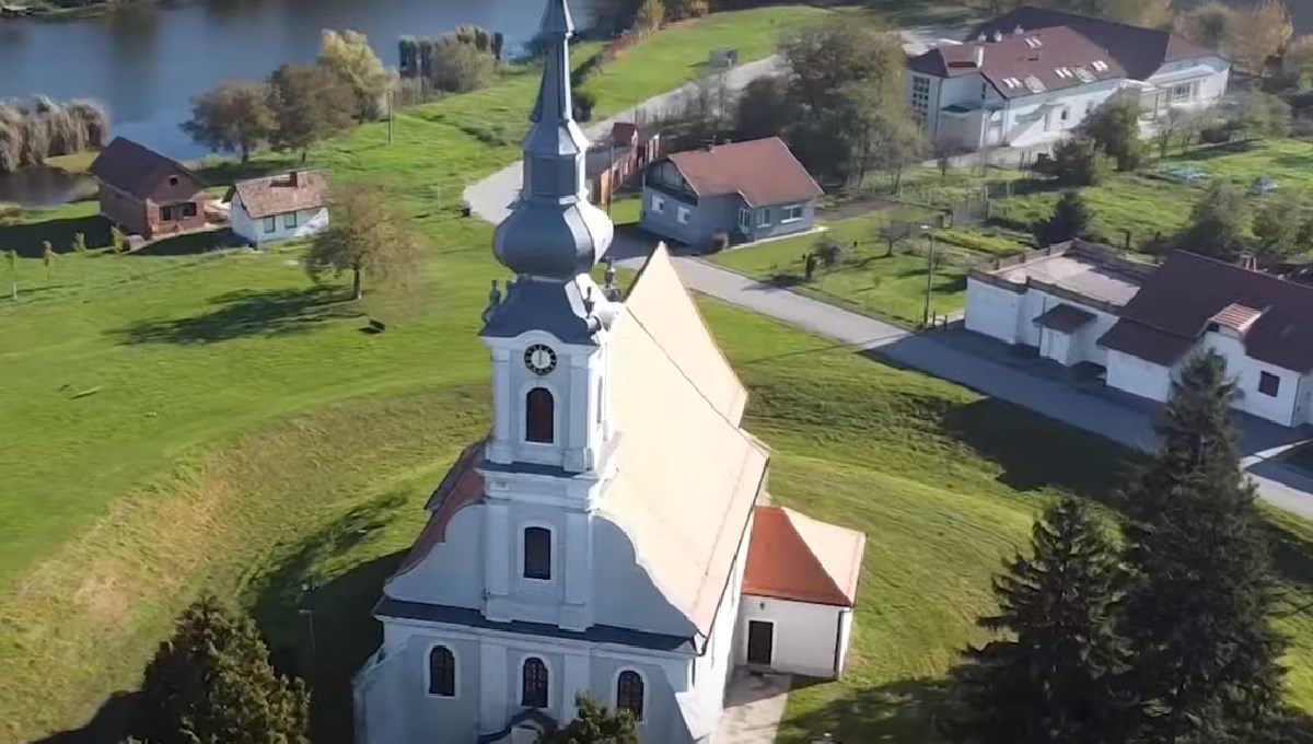 U Srijemu Prigovorio šefu Općine Da Je Na Moru Dok Hara Oluja, Ovaj Mu ...