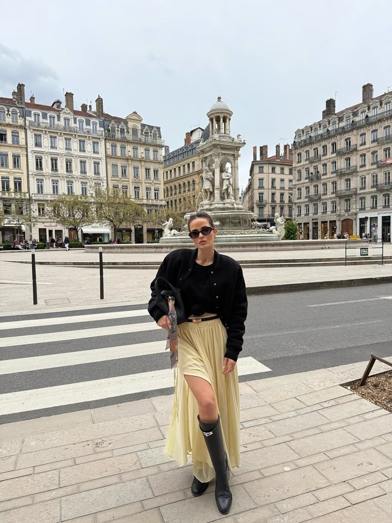 Adriana Ćaleta-Car nosi maksi suknju u najtraženijoj nijansi ovog proljeća