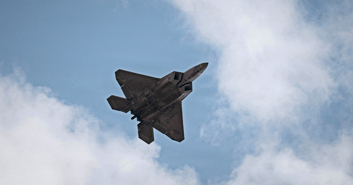 Iran srušio dva američka aviona, traje potraza za pilotom