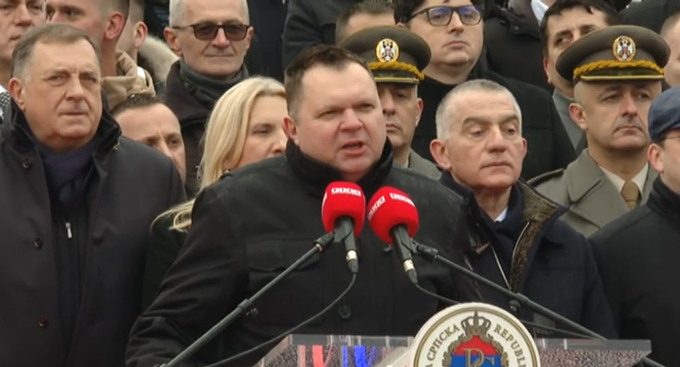 Paradom proslavljen Dan Republike Srpske: "Znamo kako smo prošli u Dalmaciji, Lici..."