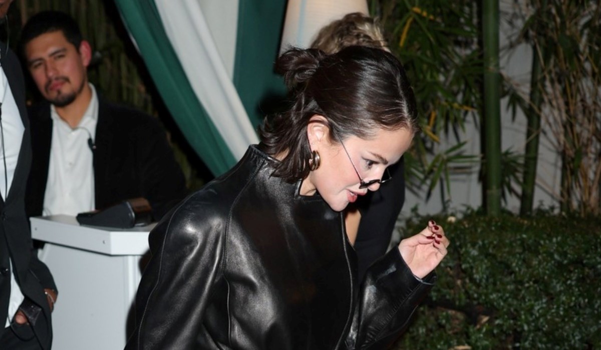 Selena Gomez nosi crnu kožu s torbom od 2800 eura