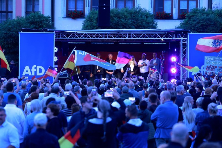 AfD vodi u anketama pred izbore u Njemačkoj. Cilja većinu i ukidanje sankcija Rusiji